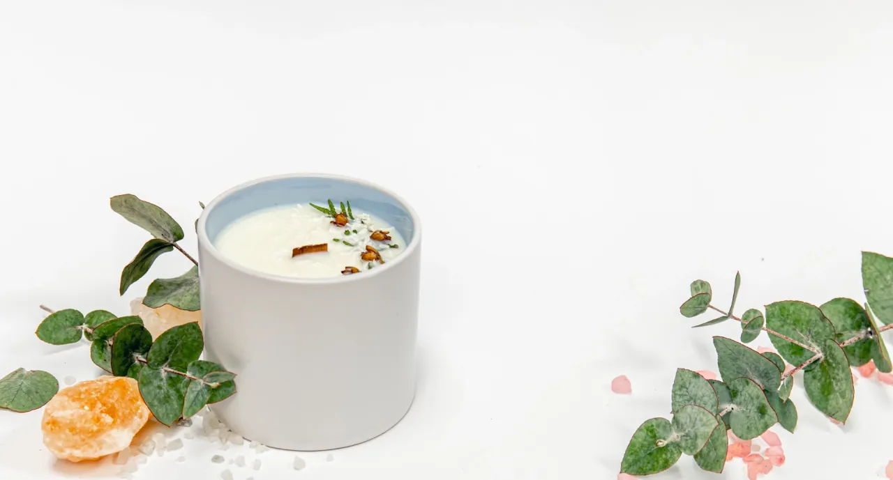 Soy Candles vs. Paraffin Candles: Which is Right for You?